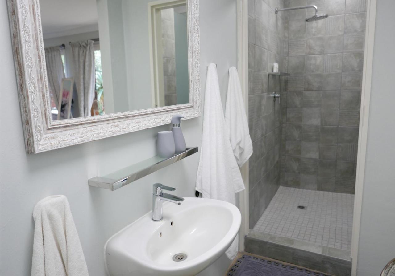 Waterside Cottages & Villas - Self Catering 가보로네 외부 사진